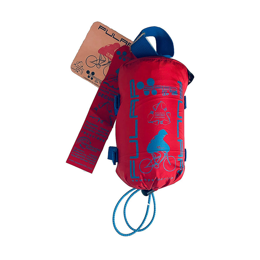 cape de pluie rangé dans son sac hyper compact FULAP rouge haute visibilité packshot