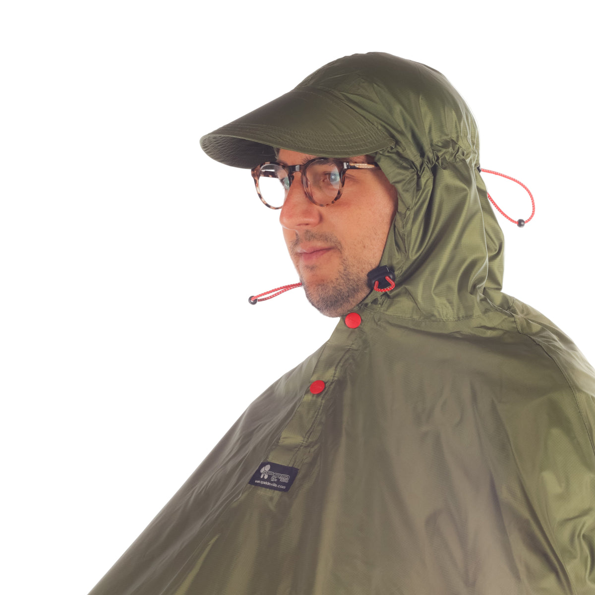 vue 3/4 capuche avec visière rigide de la cape de pluie, vélo FULAP vert Olive avec motifs rétroréfléchissant rouge