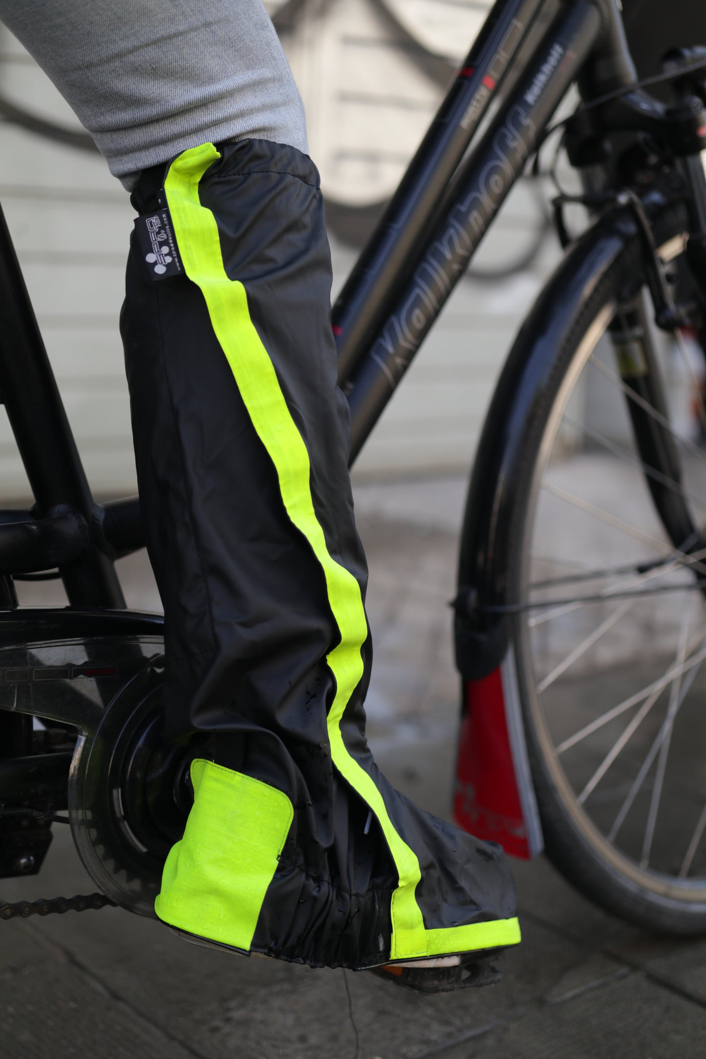SAVATSECH - La sur-chaussure vélo Chic, pratique et efficace